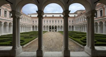 Around cloisters in Venice 